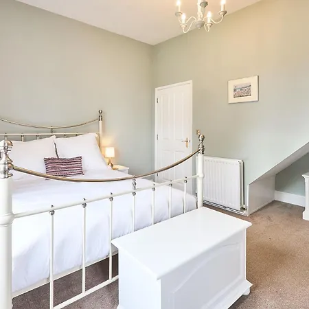 Holiday home Host & - The Beeches