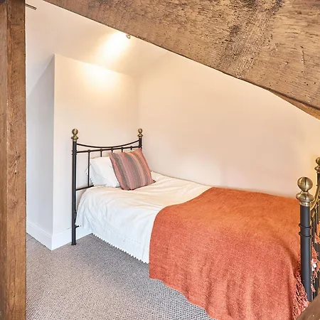 Host & - The Beeches *