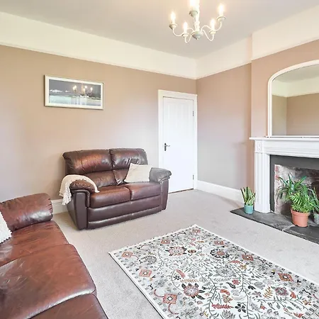 Host & - The Beeches *